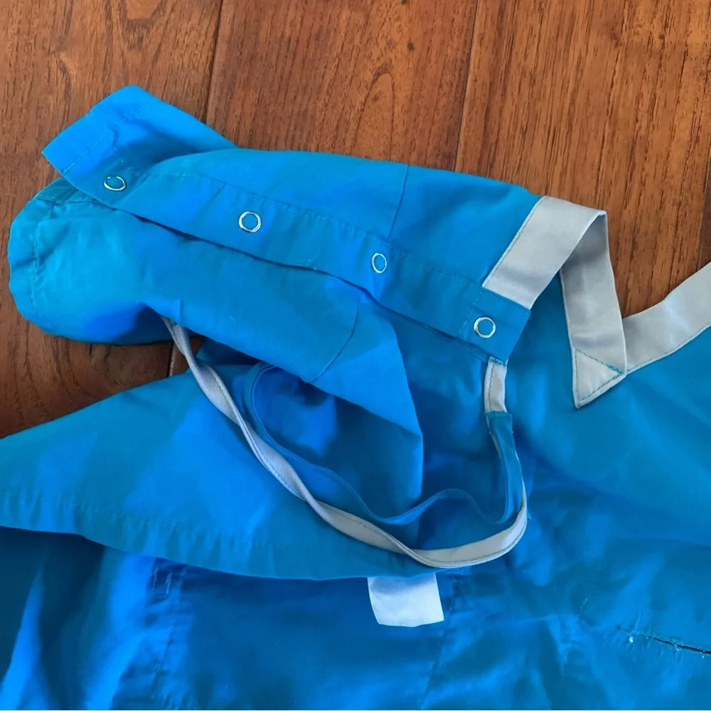 Medline Kids Hospital Scrubs Size xs 4T? Aqua/Grey V-neck Short Sleeve Halloween